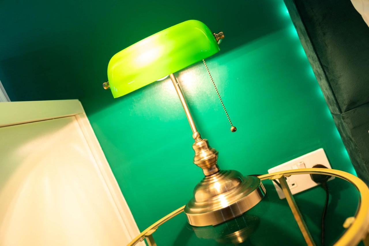 Maevela Apartments - Top Floor Rolex Themed Studio Apt Inside The Cube, Mailbox - Free Netflix & Wifi Birmingham Exterior foto